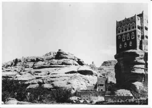 وادي ظهر  صنعاء الصورة للجيولوجي الالماني إريك هولم فون بروش التقطت ما بين الاعوام 1954-1956م
