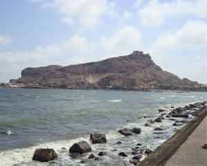 قلعة صيرة من أقدم المعالم الأثرية التاريخية بمحافظة عَدَن،