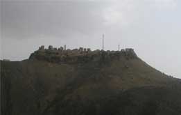 قلعة القارة تتوسط مكاتب السلطنة اليافعية