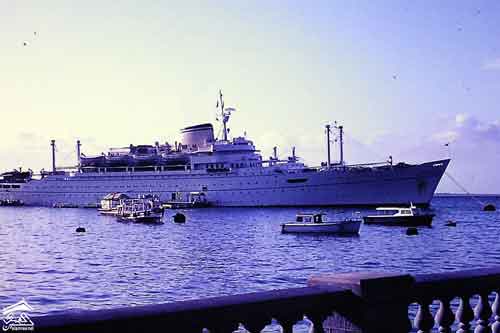 سفينة الركاب مالوجا في ميناء عدن منتصف القرن الماضي